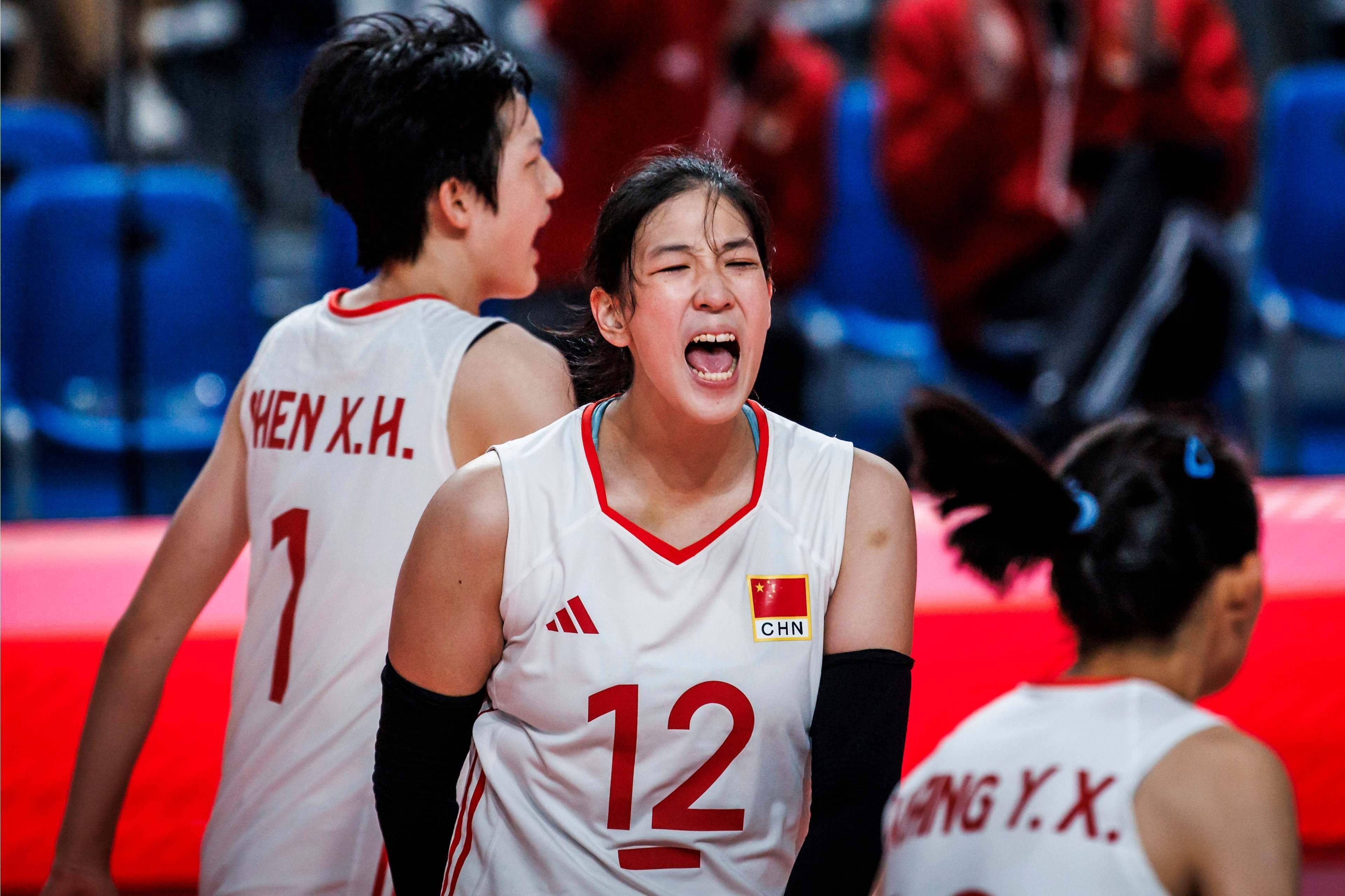 排球赛场上中国队力挫对手，成功夺冠！