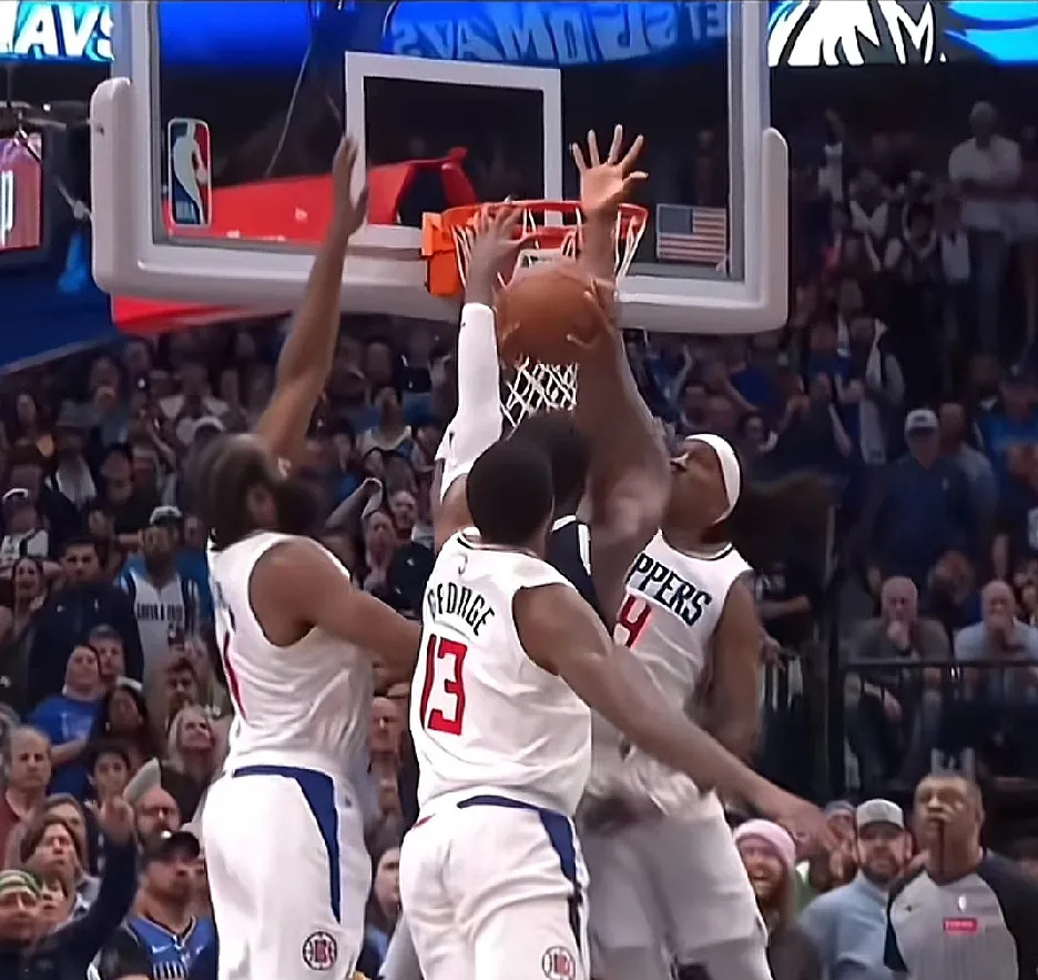 开云官网-防守体系稳固，球队成功击退对手攻势