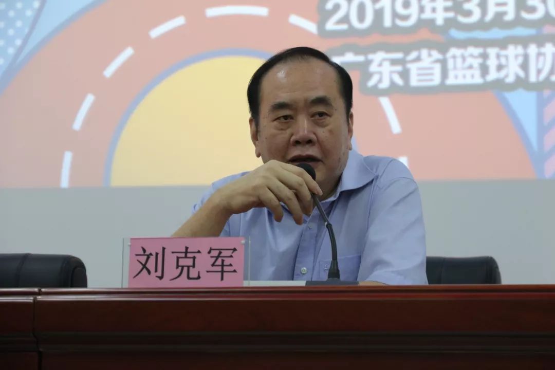 篮球联赛执裁判员因失误辞职