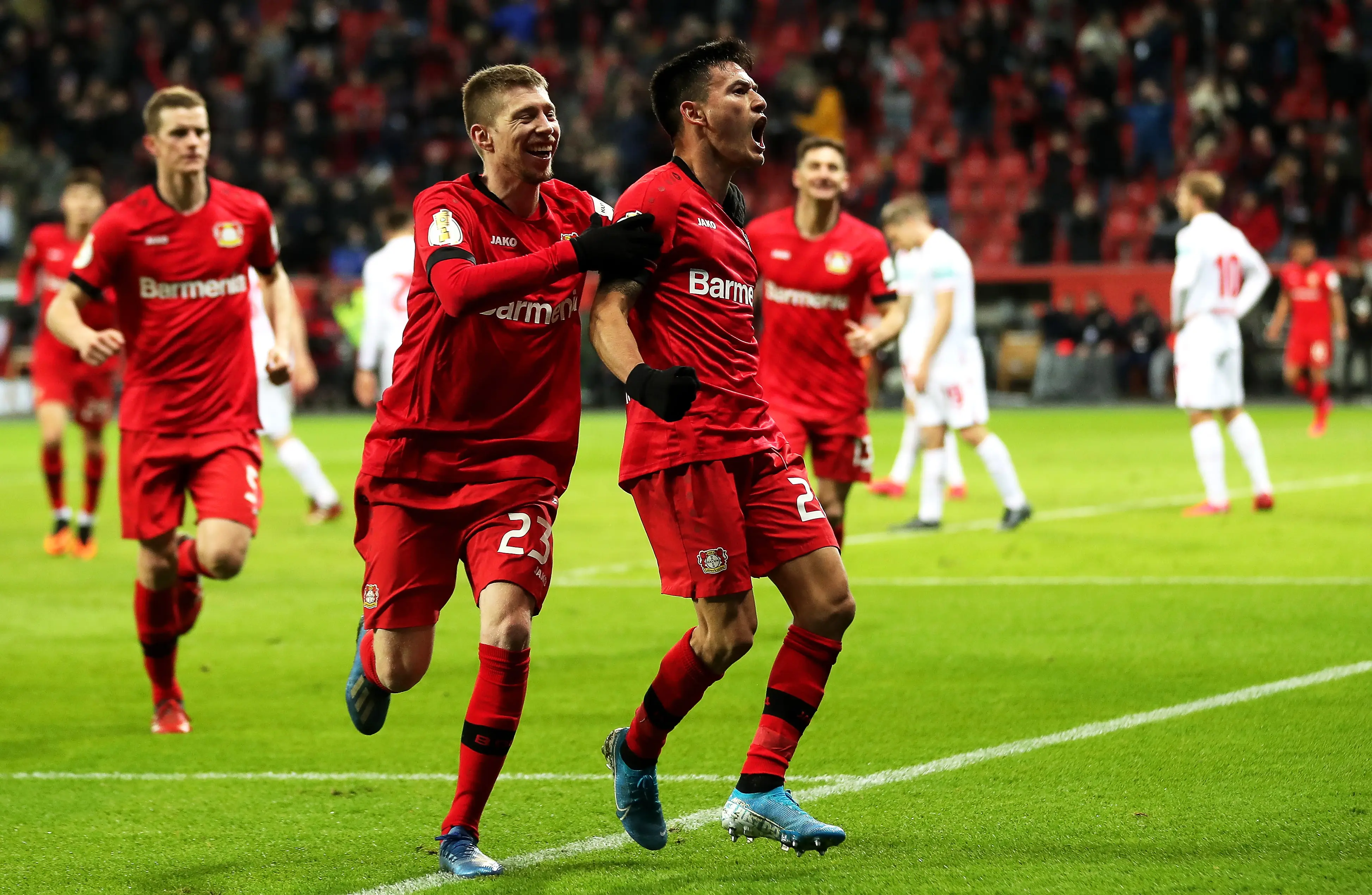 开云官网-踢出激情的火花，球员们全力以赴，拼尽全力的简单介绍