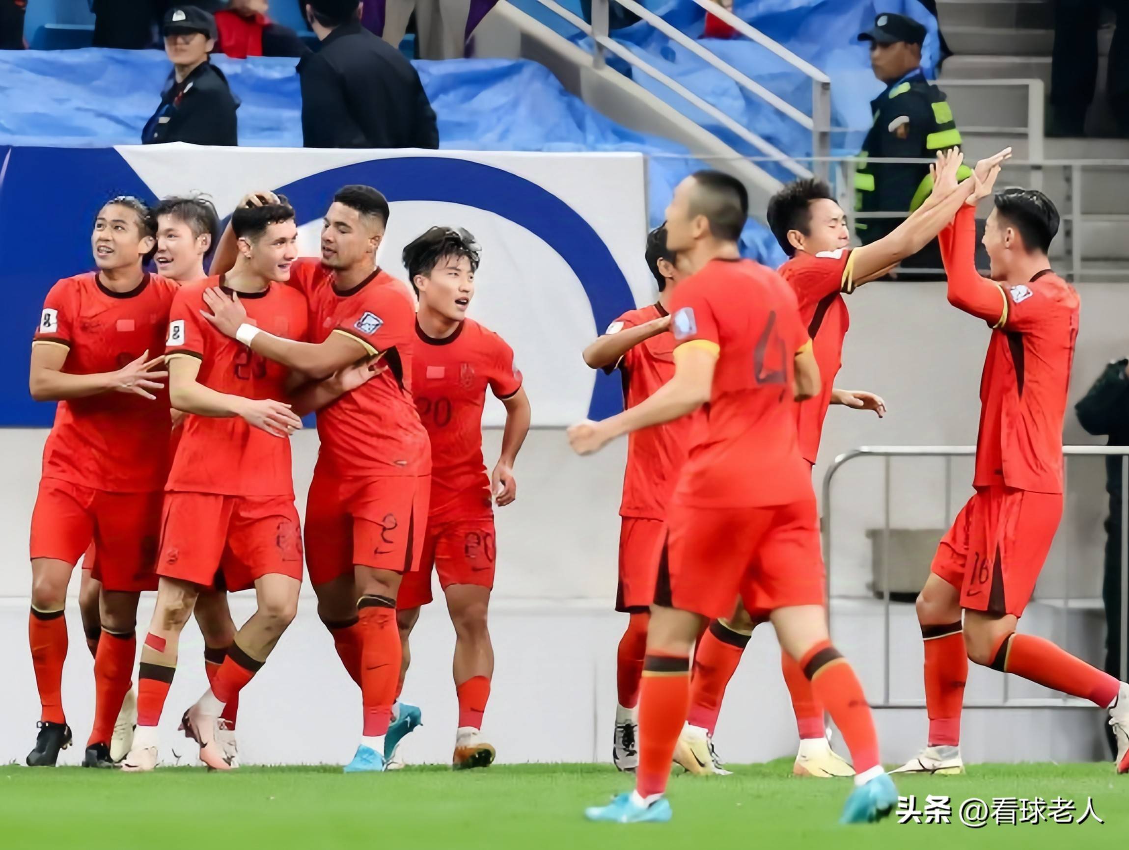 劲敌拼杀！足球联赛争夺生死胜负的简单介绍