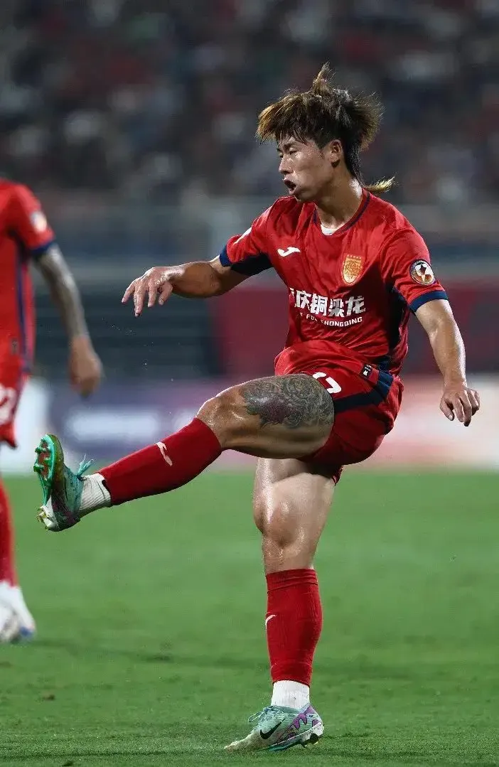 开云体育app-一支新晋球队夺得胜利，一夜成名