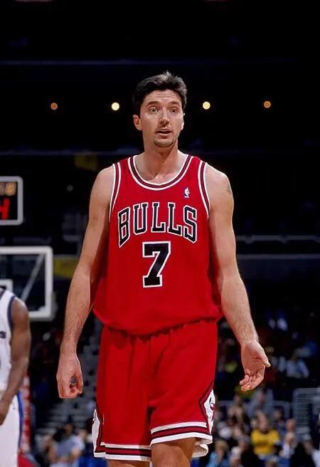 包含公牛队主力球员发挥出色,轻取对手稳住局势的词条 包含公牛队主力球员发挥出色,轻取对手稳住局势的词条