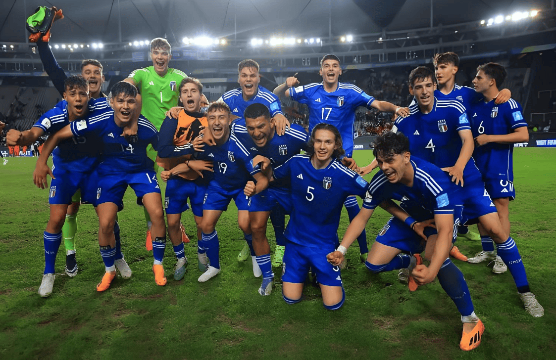 包含罗马尼亚代表团斗志昂扬，实现梦想的词条