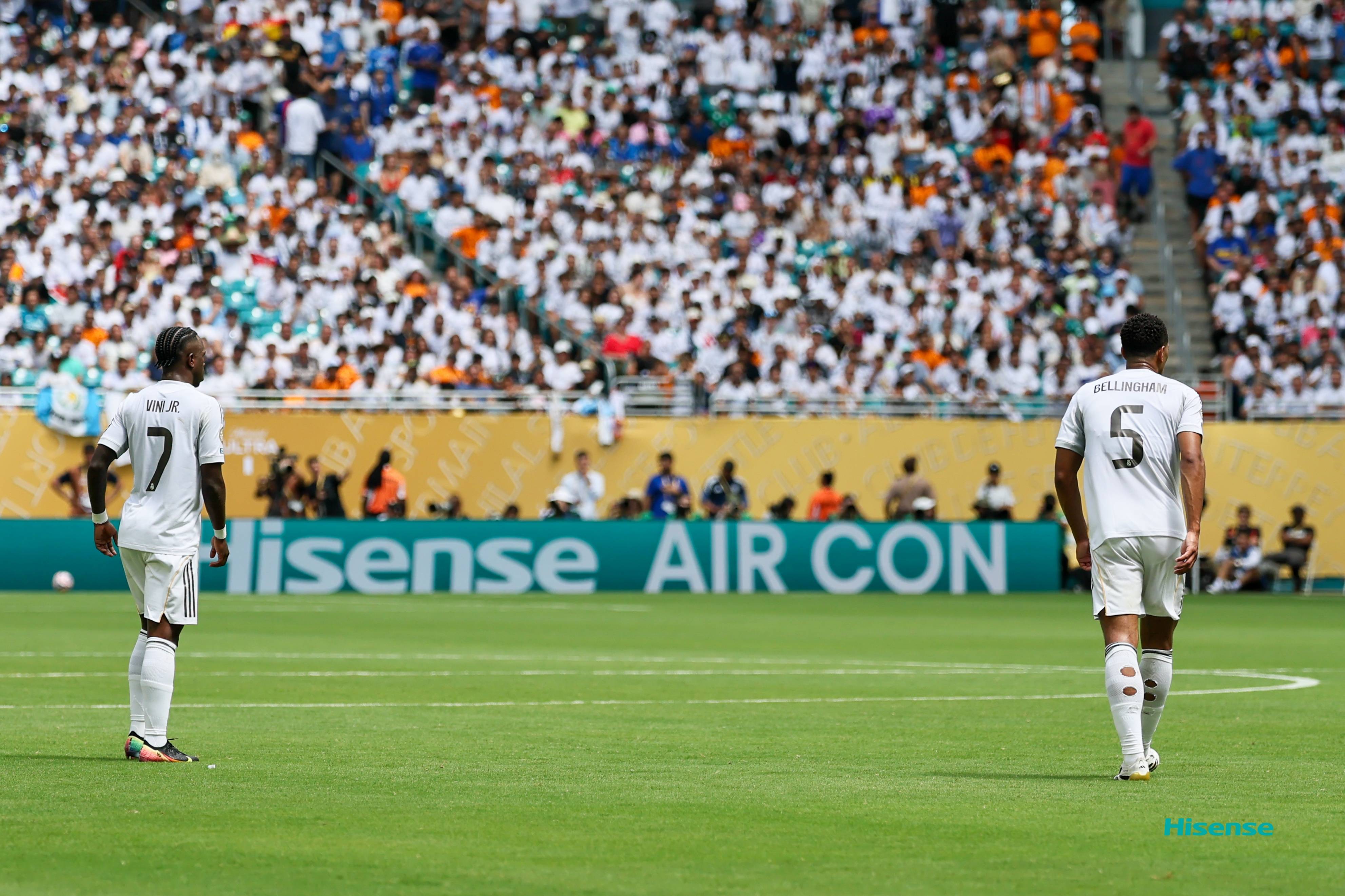 开云体育入口-包含比赛结束后球队庆祝全过程，场面热闹动人的词条