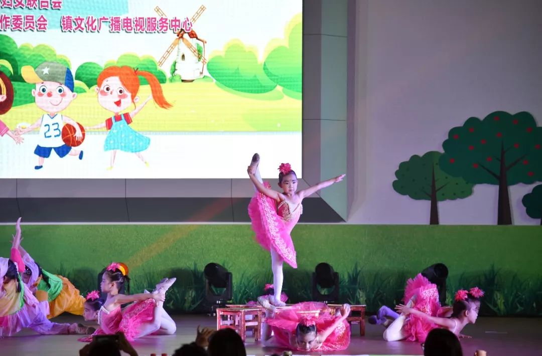 包含比赛结束后球队庆祝全过程,场面热闹动人的词条 包含比赛结束后球队庆祝全过程,场面热闹动人的词条