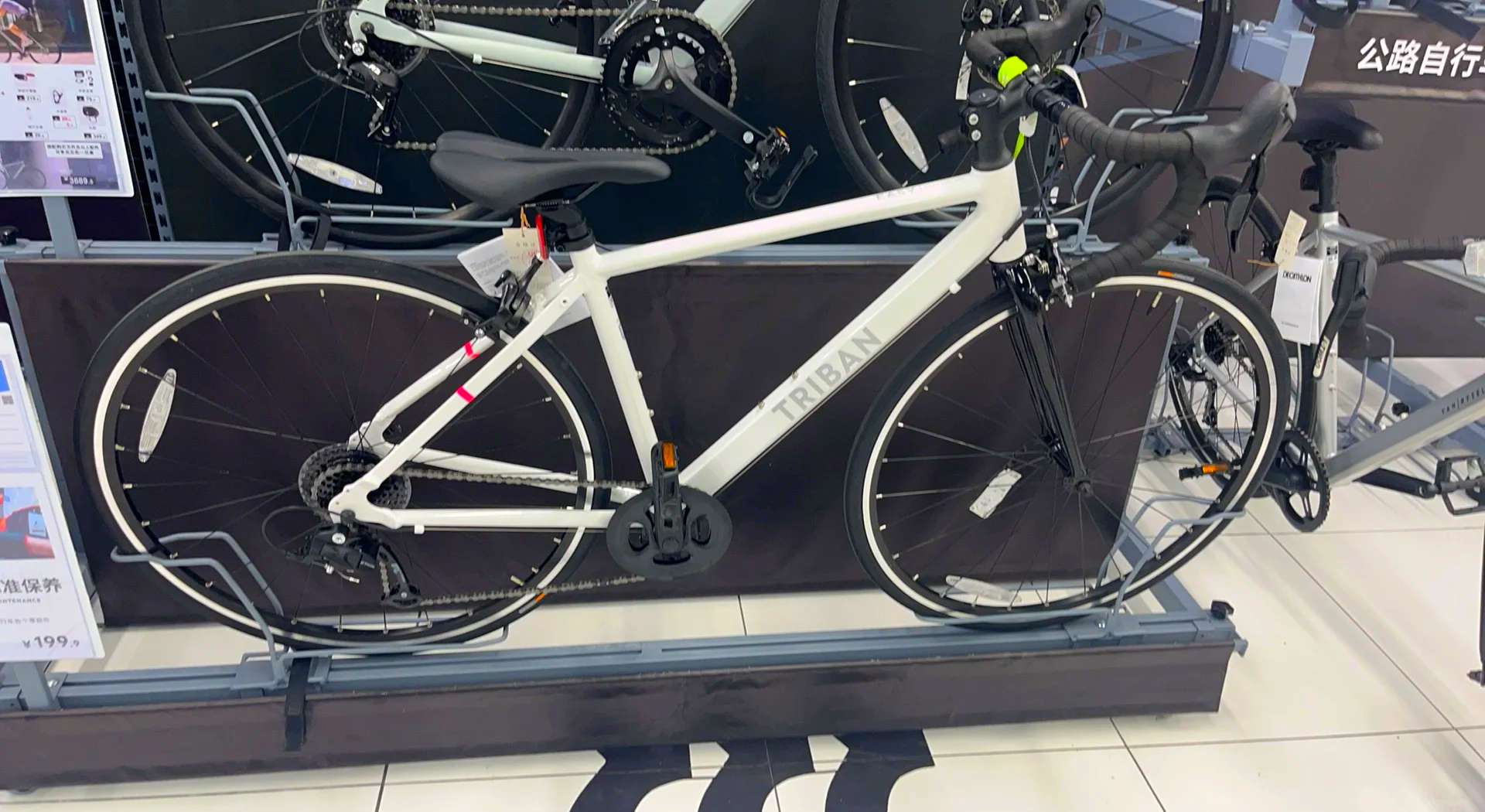 波兰女子自行车选手摘取银牌 波兰女子自行车选手摘取银牌