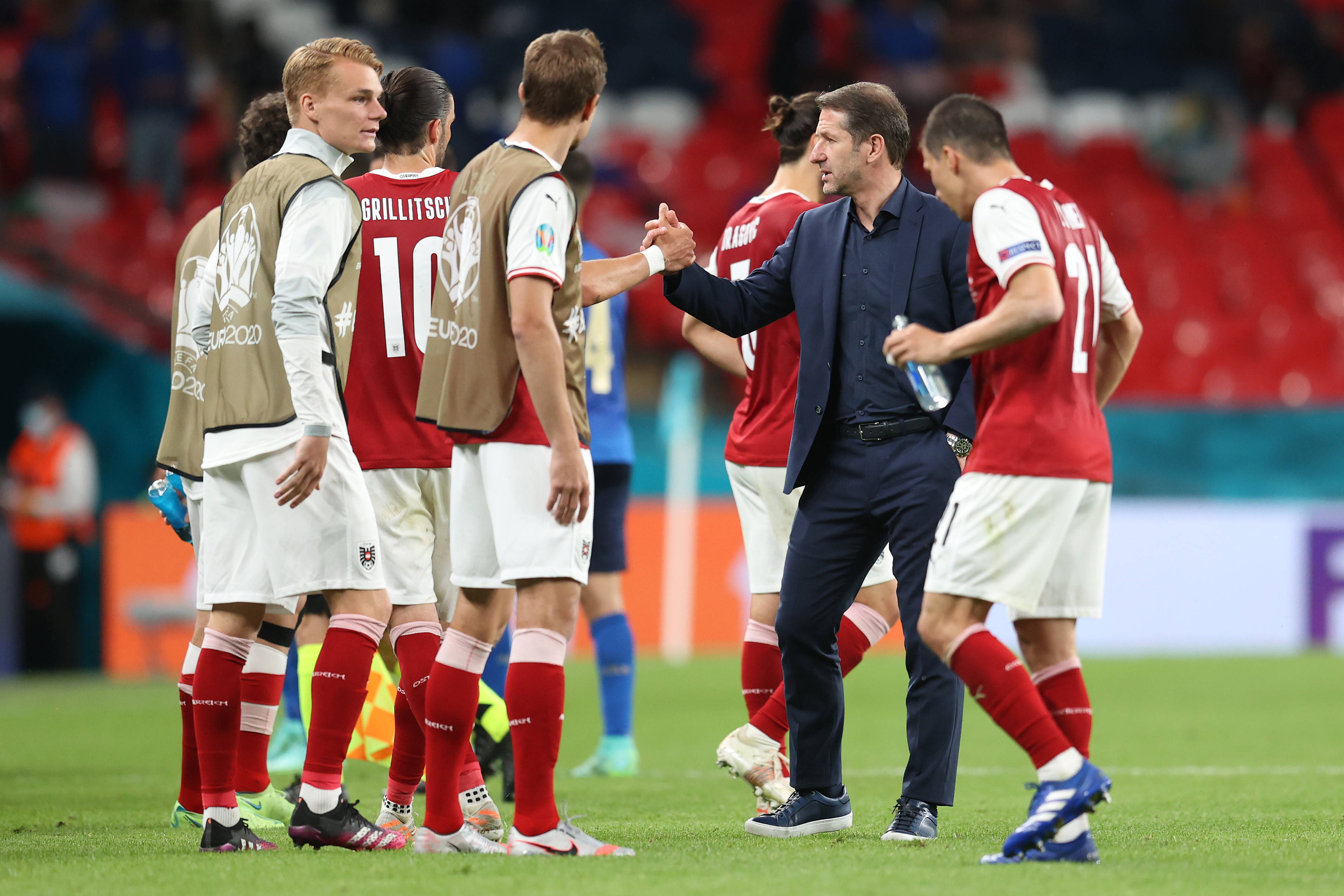 开云体育平台APP-斯洛文尼亚队在欧洲杯预选赛中携手晋级