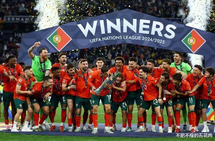 欧国联比赛场上热闹非凡,球员们拼尽全力的简单介绍 欧国联比赛场上热闹非凡,球员们拼尽全力的简单介绍