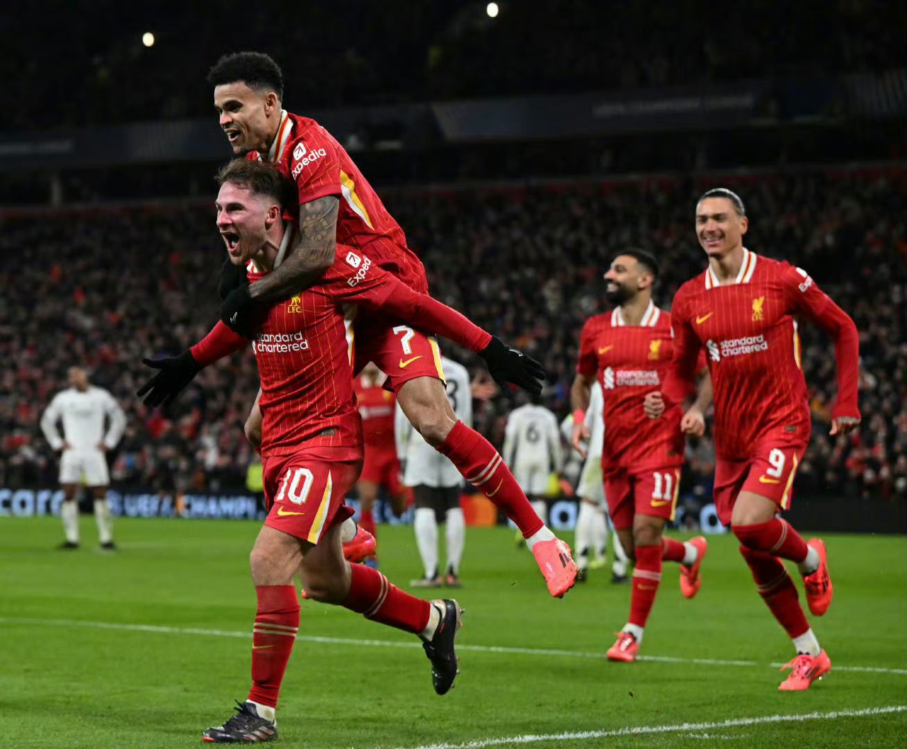 利物浦主场击败多特蒙德