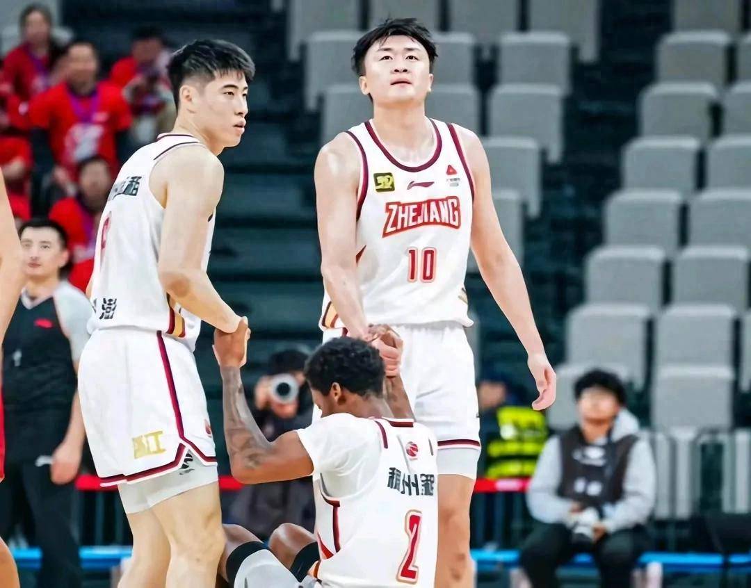 福建男篮备战对手挑战,决意争胜 福建男篮备战对手挑战,决意争胜