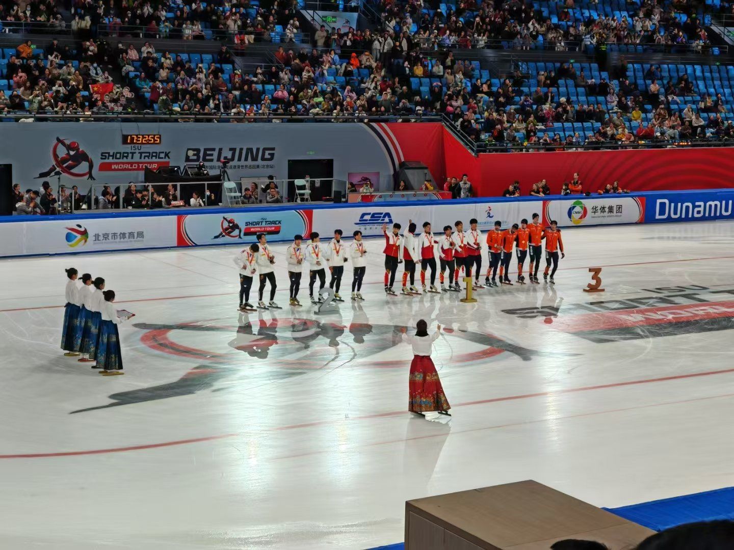 开云平台-球场上的精湛表演深深吸引着球迷的简单介绍