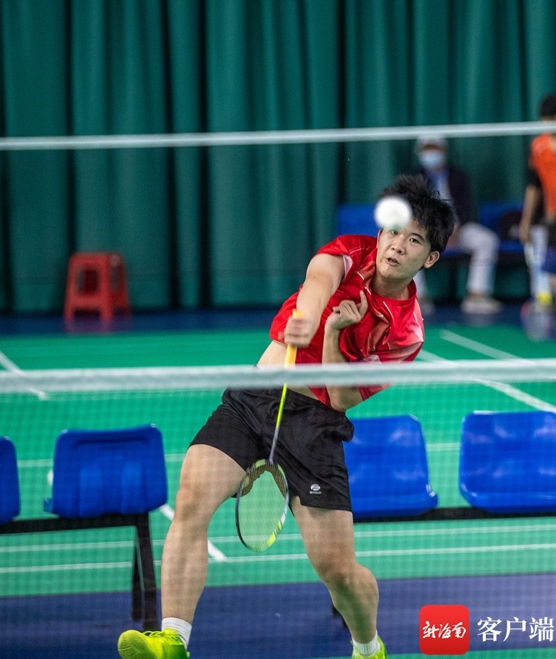 越南羽毛球好手斩获男单金牌 越南羽毛球好手斩获男单金牌