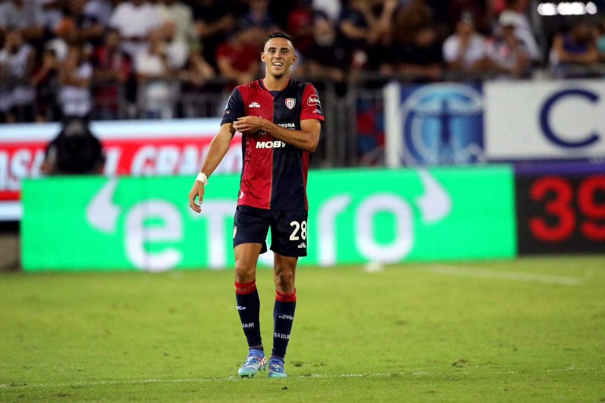 卡利亚里后卫表现出色,球队防守稳固取得连胜的简单介绍 卡利亚里后卫表现出色,球队防守稳固取得连胜的简单介绍