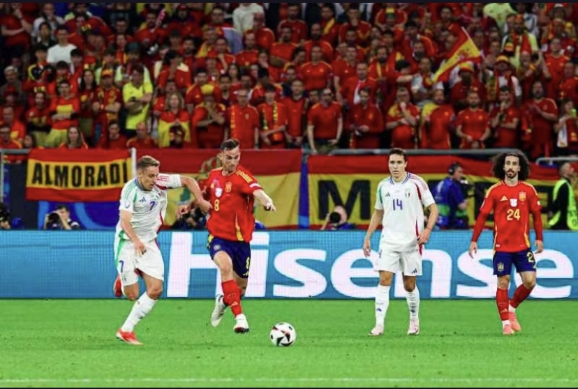 包含欧洲杯预选赛上，实力强劲的球队展现出色的表现的词条