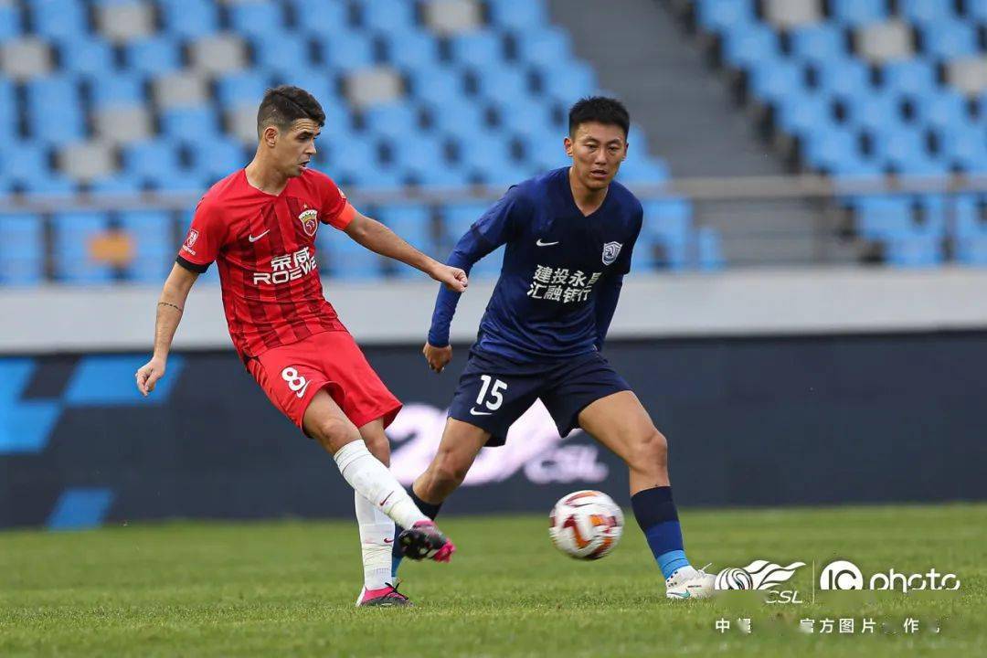 开云体育下载-足球风云再起，国内球员奋力拼搏争胜的简单介绍