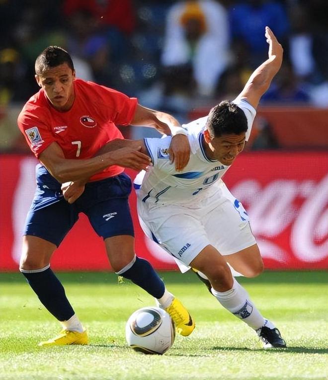 开云体育-南美球队挺进淘汰赛，冲击冠军宝座