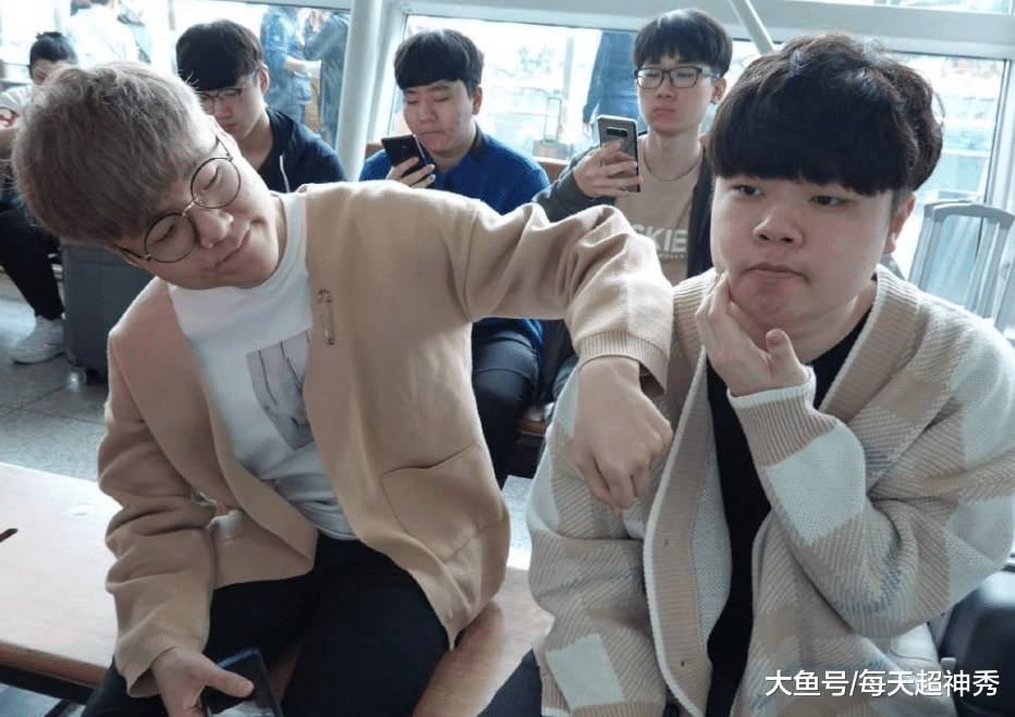 TL碾压JDG,Clid操刀奇招英雄翻盘小组赛3:2(深圳) TL碾压JDG,Clid操刀奇招英雄翻盘小组赛3:2(深圳)