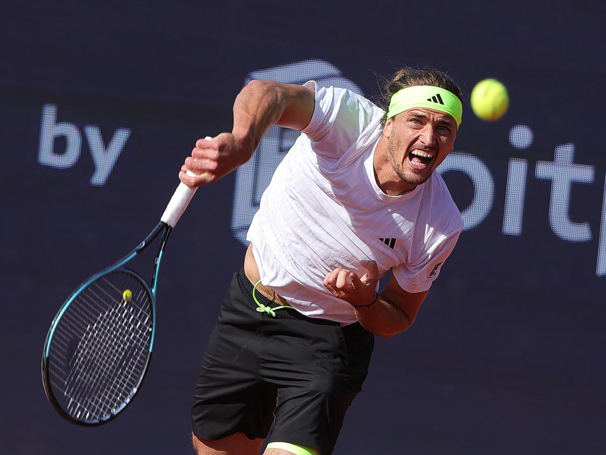 西班牙网球队险胜英国网球队,兹维列夫打破历史纪录的简单介绍 西班牙网球队险胜英国网球队,兹维列夫打破历史纪录的简单介绍