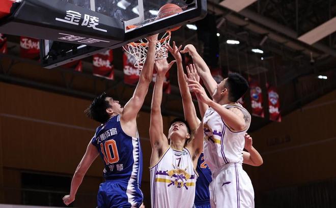 开云体育APP下载-关于江西男篮客场赢球，展现出色竞技状态领跑的信息