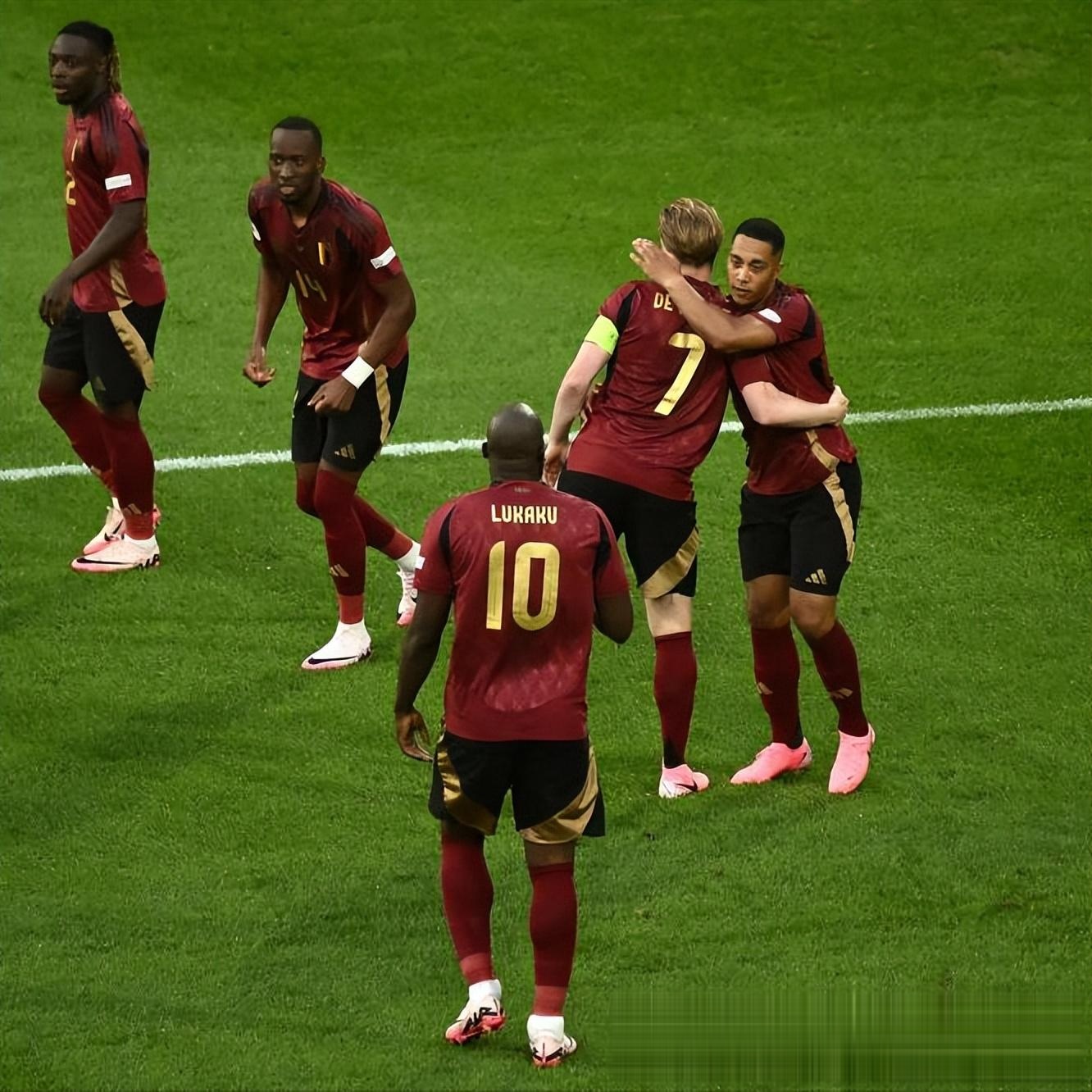 马赛碾压哥伦比亚,德布劳内送出助攻的简单介绍 马赛碾压哥伦比亚,德布劳内送出助攻的简单介绍