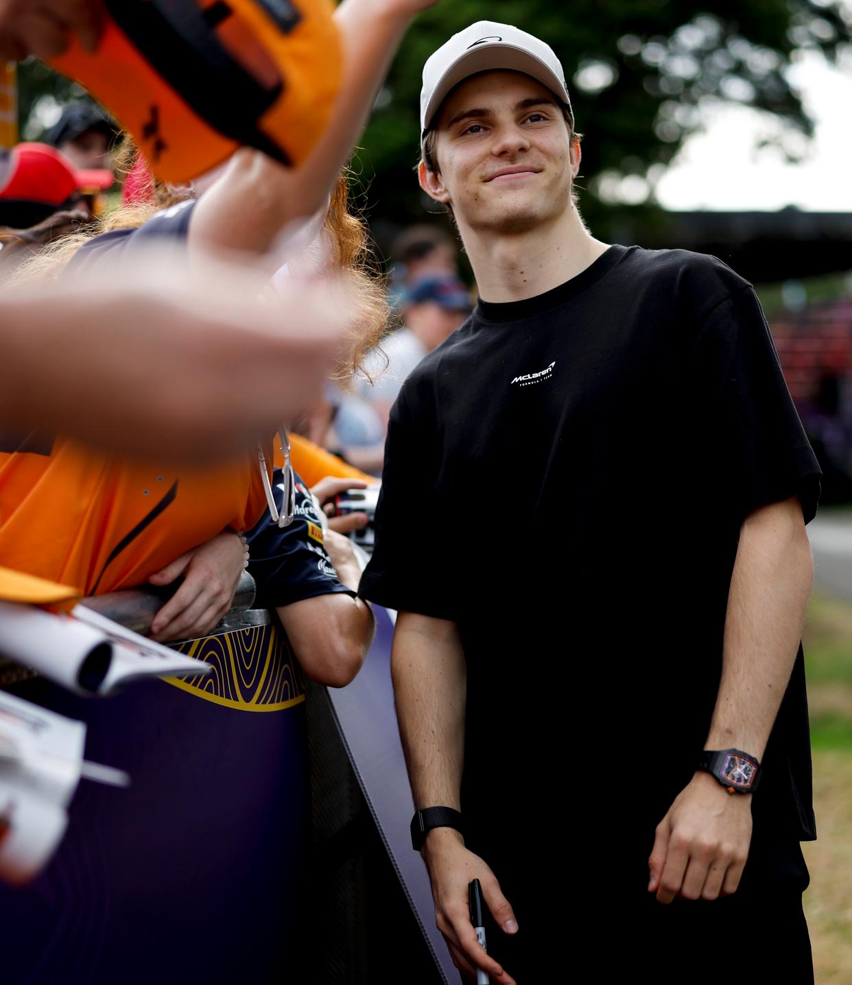 雷诺车队轻取红牛二队,塞恩斯扛起全队的简单介绍 雷诺车队轻取红牛二队,塞恩斯扛起全队的简单介绍